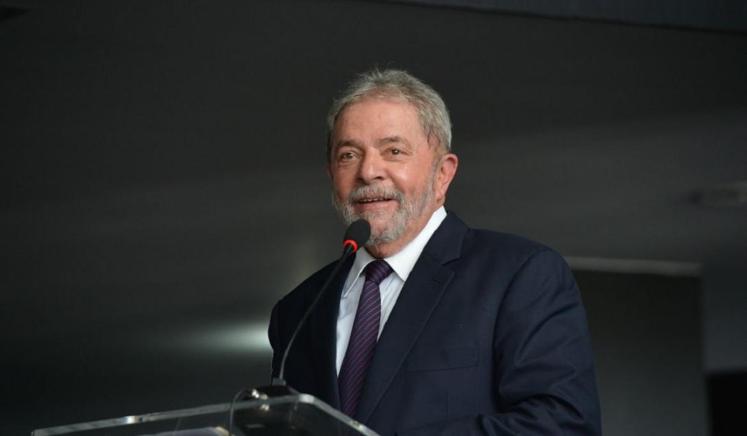 Luiz Inácio Lula da Silva é eleito presidente do Brasil pela terceira vez